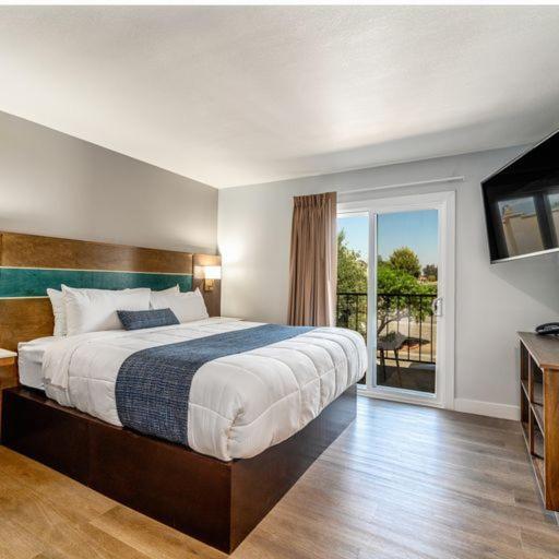 Mainstay Suites Moreno Valley Near March Air Reserve Base Exterior photo